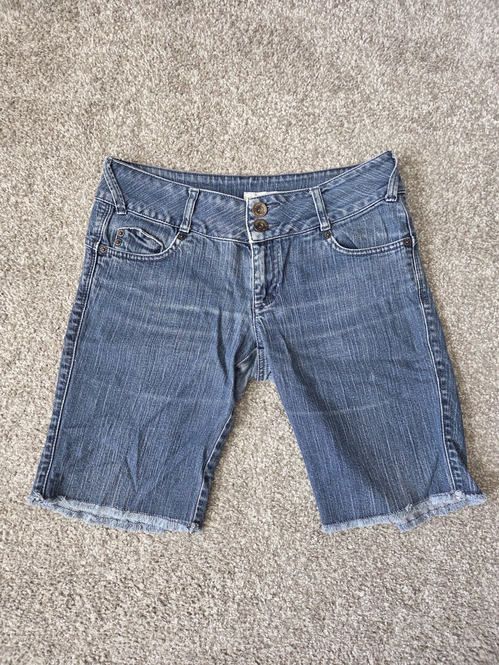 DKNY Denim Bermuda Shorts Freyed Hem Sz 6 Midrise Dark Wash